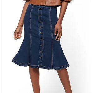 New York & Company Blue Denim Trumpet Flared Skirt Size 4